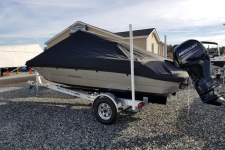 2018 Stingray 206 CC Deluxe Console, Custom Fit